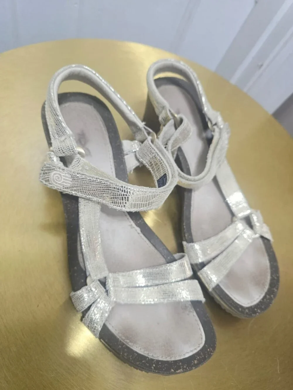 Teva Ventura Metallic Gold Leather Snake Print Sz 10 Wedge Strappy Sandals